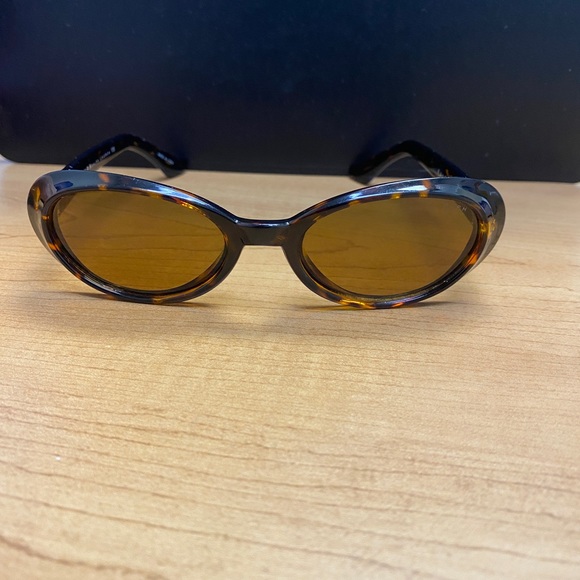 Women’s Ralph Lauren sunglasses - Picture 2 of 4